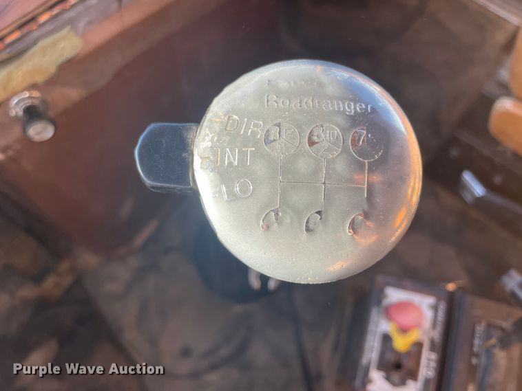 image for item IX9668 1983 Ford L8000  dump truck