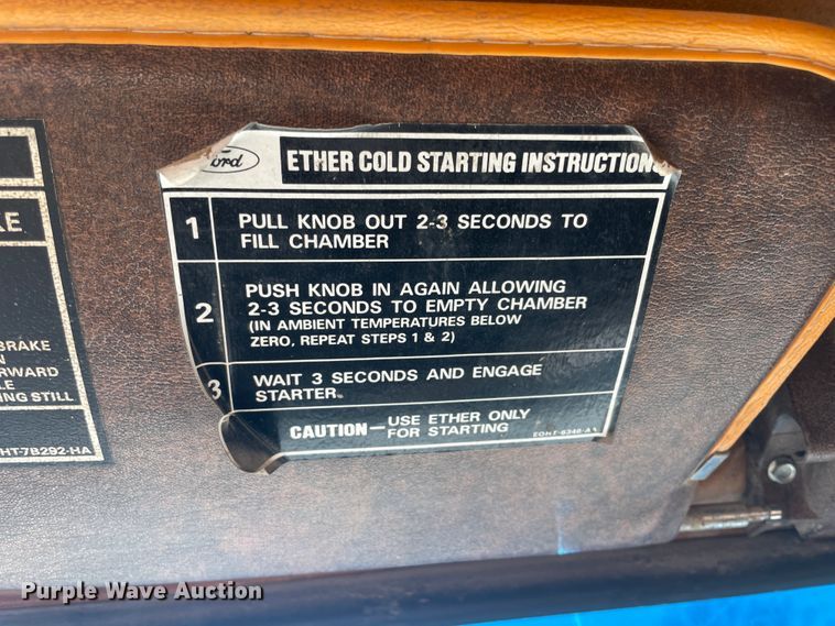 image for item IX9668 1983 Ford L8000  dump truck