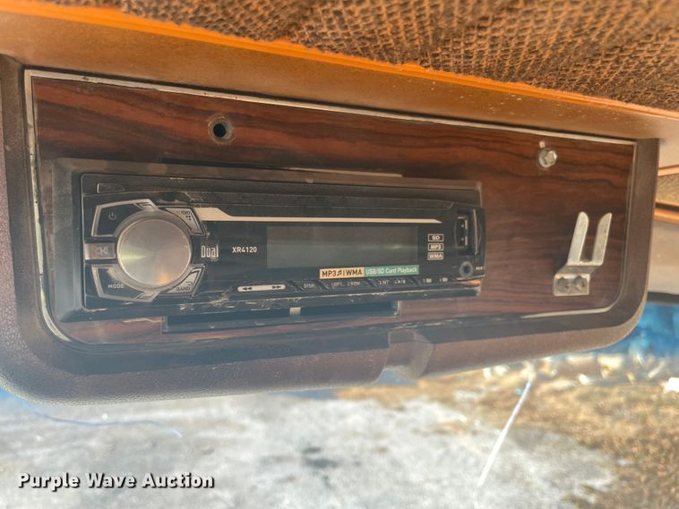 image for item IX9668 1983 Ford L8000  dump truck