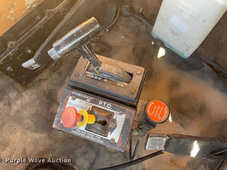 image for item IX9668 1983 Ford L8000  dump truck