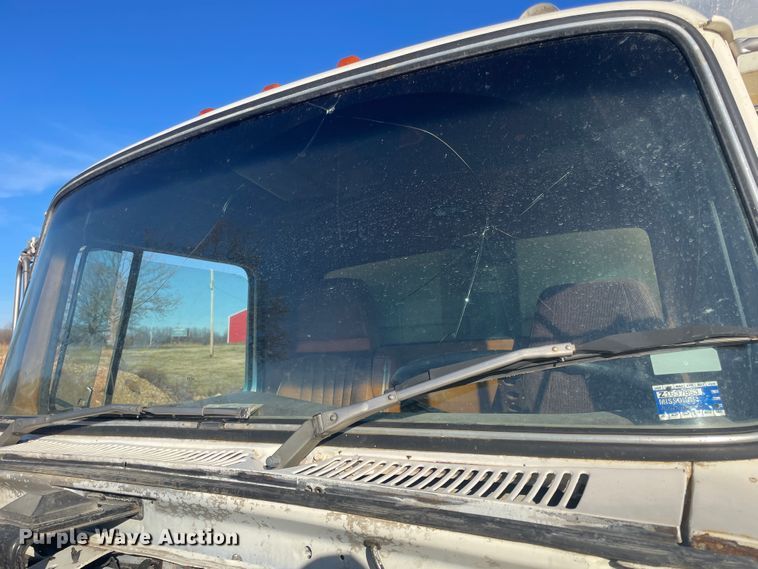 image for item IX9668 1983 Ford L8000  dump truck