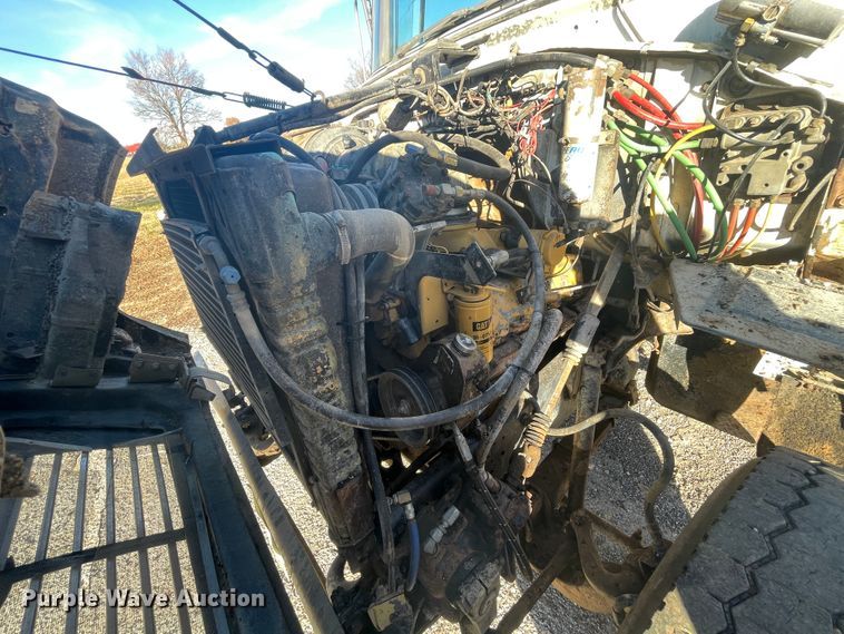 image for item IX9668 1983 Ford L8000  dump truck