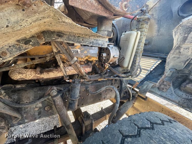 image for item IX9668 1983 Ford L8000  dump truck