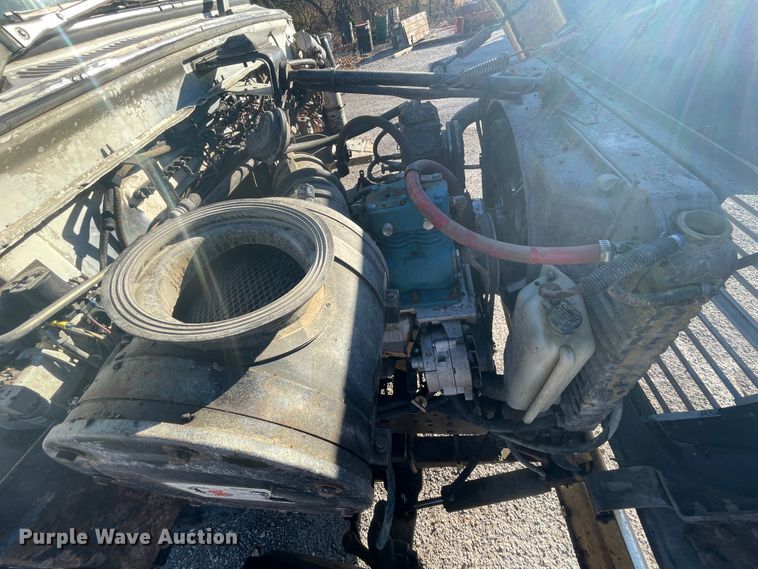 image for item IX9668 1983 Ford L8000  dump truck