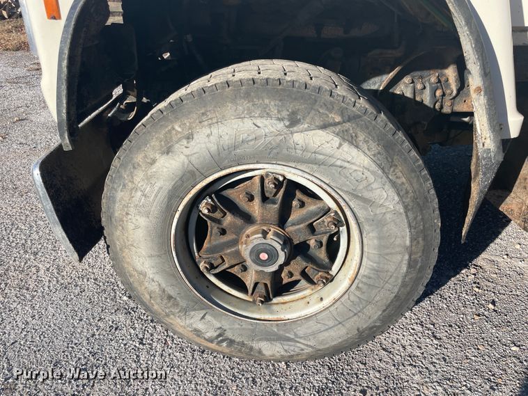 image for item IX9668 1983 Ford L8000  dump truck