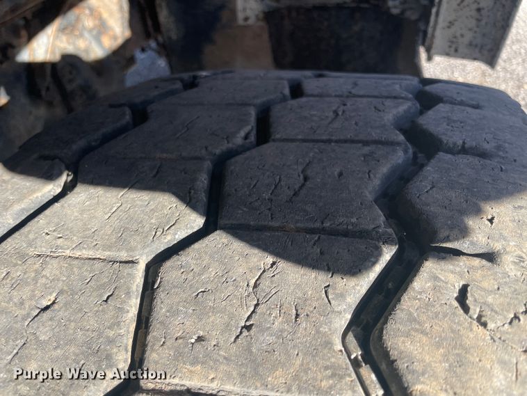 image for item IX9668 1983 Ford L8000  dump truck