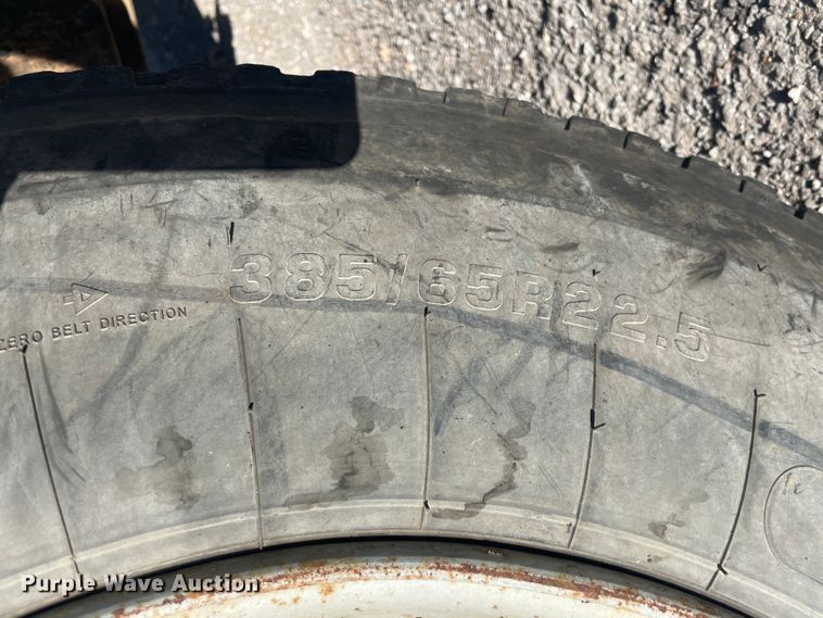 image for item IX9668 1983 Ford L8000  dump truck