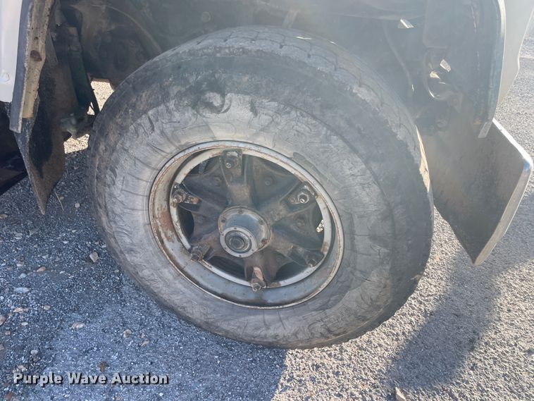 image for item IX9668 1983 Ford L8000  dump truck