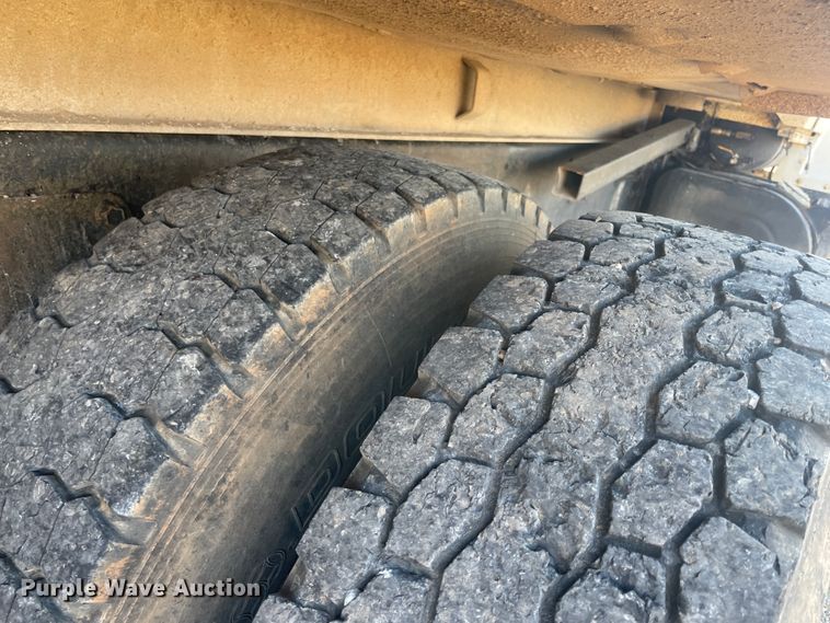 image for item IX9668 1983 Ford L8000  dump truck