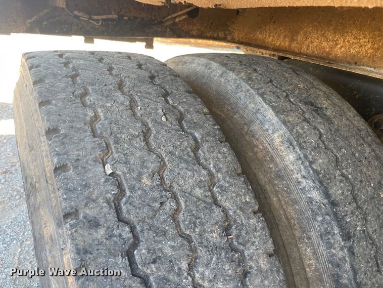 image for item IX9668 1983 Ford L8000  dump truck