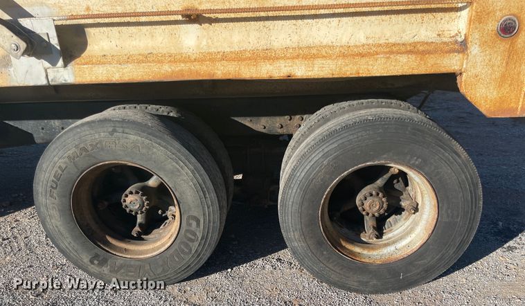 image for item IX9668 1983 Ford L8000  dump truck