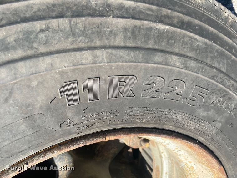 image for item IX9668 1983 Ford L8000  dump truck