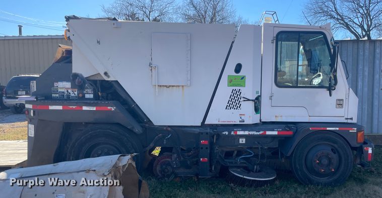 image for item IX9721 2009 Johnston  street sweeper