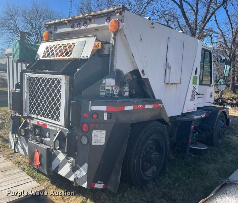 image for item IX9721 2009 Johnston  street sweeper