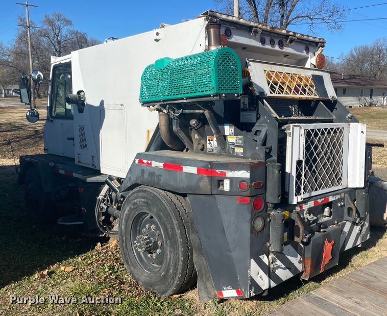 image for item IX9721 2009 Johnston  street sweeper