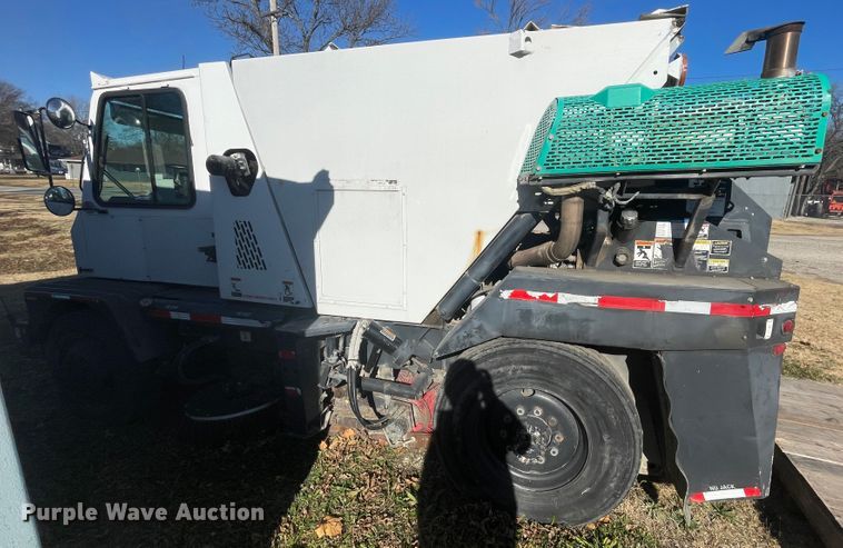 image for item IX9721 2009 Johnston  street sweeper