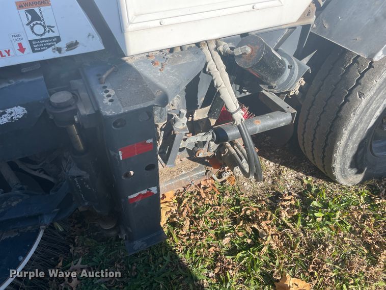 image for item IX9721 2009 Johnston  street sweeper