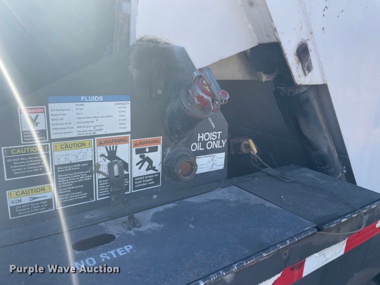 image for item IX9721 2009 Johnston  street sweeper