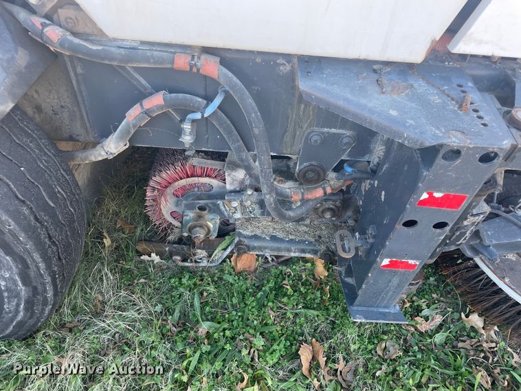 image for item IX9721 2009 Johnston  street sweeper
