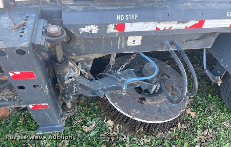 image for item IX9721 2009 Johnston  street sweeper