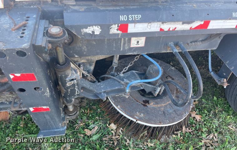 image for item IX9721 2009 Johnston  street sweeper