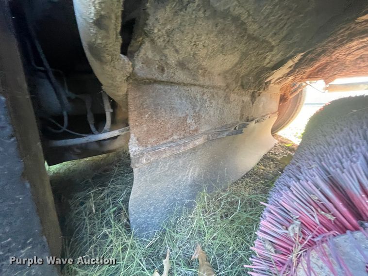 image for item IX9721 2009 Johnston  street sweeper