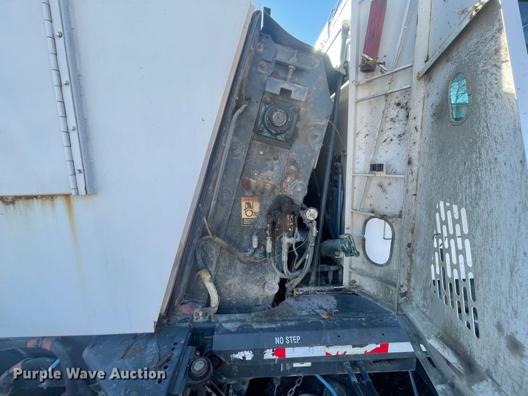 image for item IX9721 2009 Johnston  street sweeper