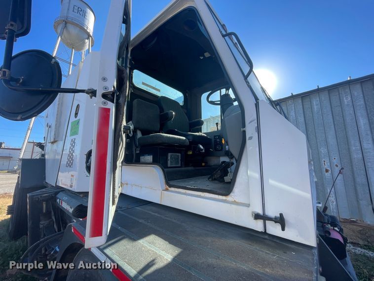 image for item IX9721 2009 Johnston  street sweeper