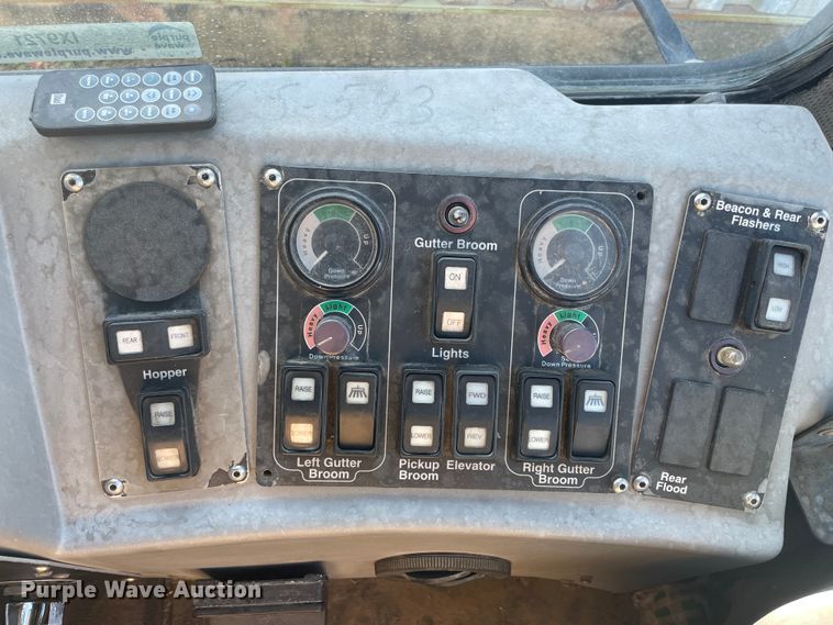 image for item IX9721 2009 Johnston  street sweeper