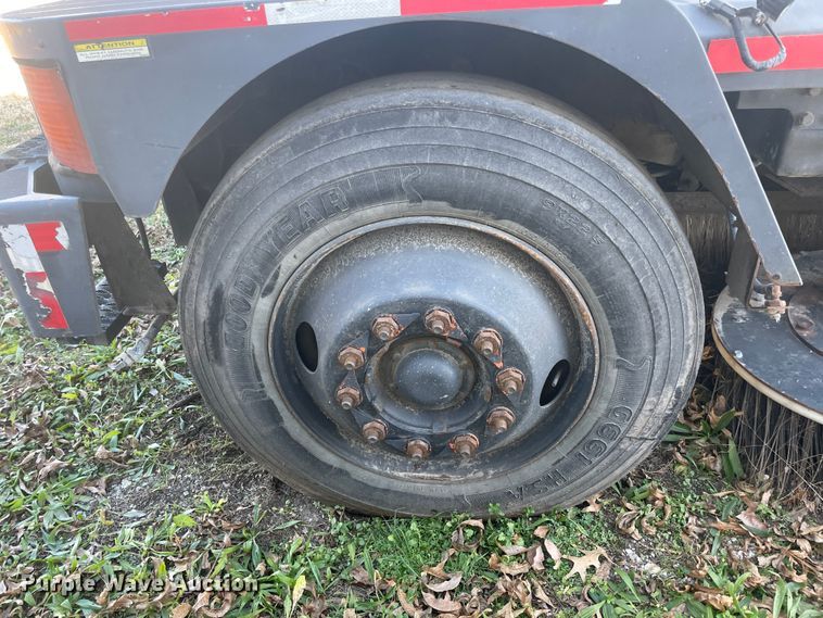 image for item IX9721 2009 Johnston  street sweeper