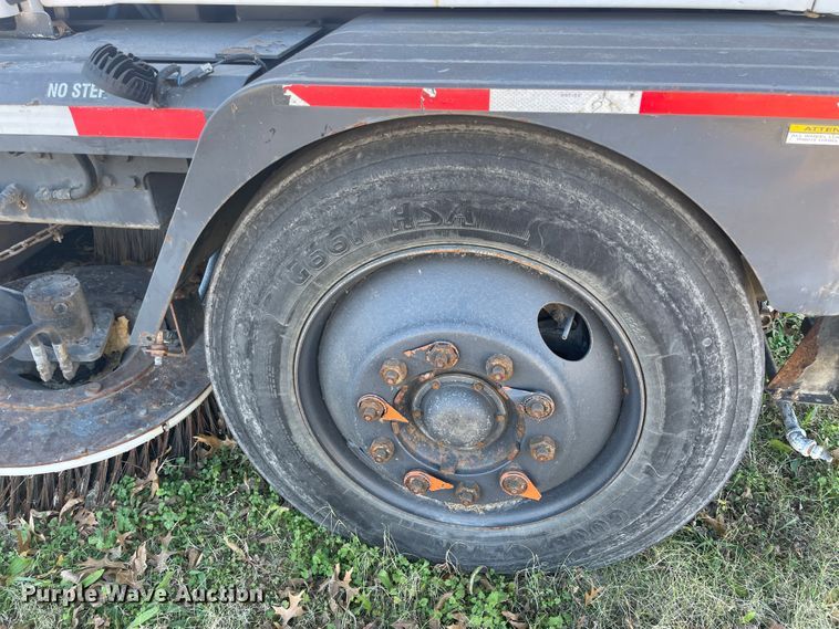 image for item IX9721 2009 Johnston  street sweeper