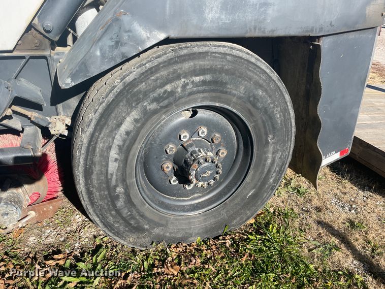 image for item IX9721 2009 Johnston  street sweeper