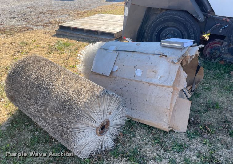 image for item IX9721 2009 Johnston  street sweeper