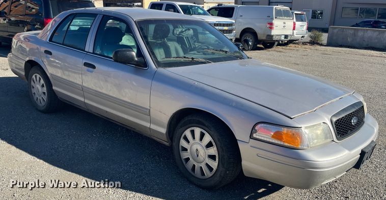 image for item IX9742 2010 Ford Crown Victoria Police Interceptor  Police Interceptor