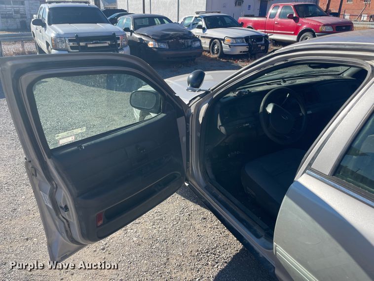 image for item IX9742 2010 Ford Crown Victoria Police Interceptor  Police Interceptor