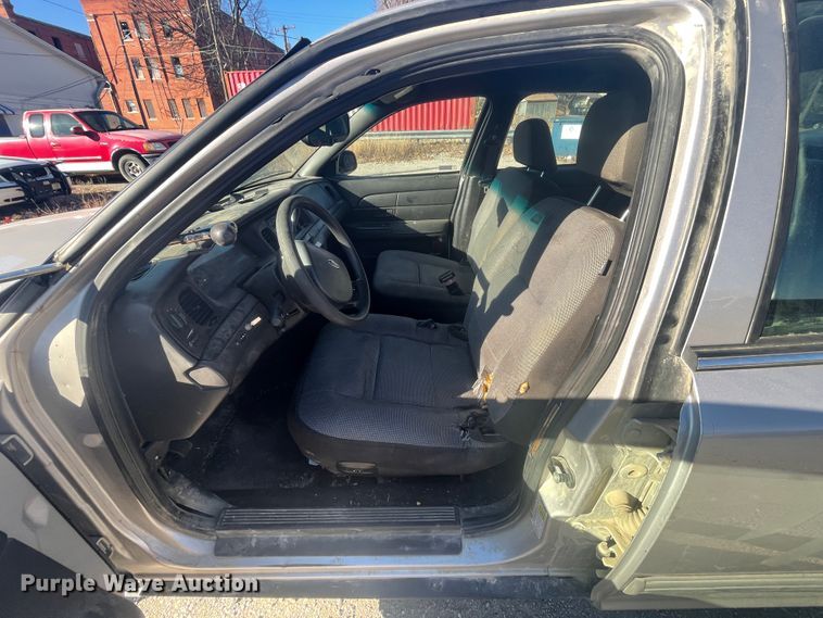 image for item IX9742 2010 Ford Crown Victoria Police Interceptor  Police Interceptor