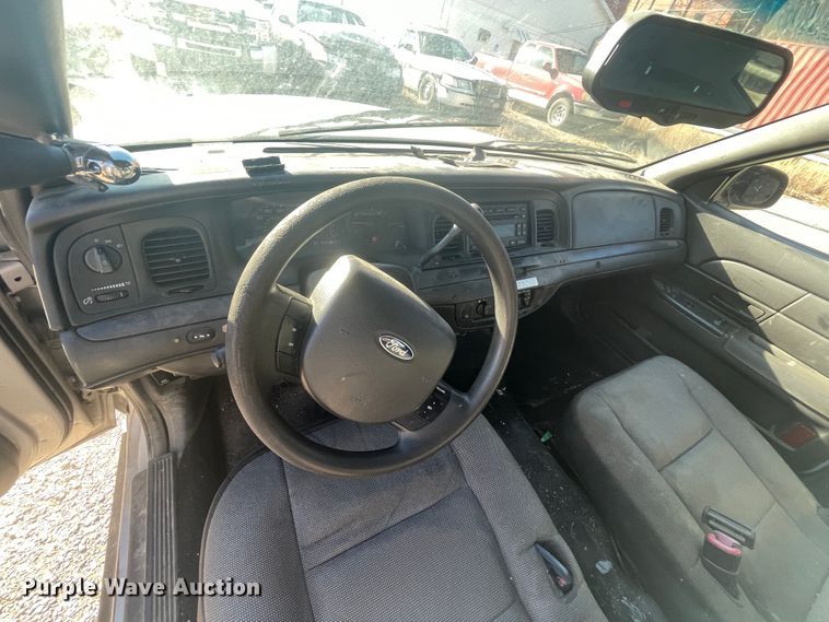 image for item IX9742 2010 Ford Crown Victoria Police Interceptor  Police Interceptor
