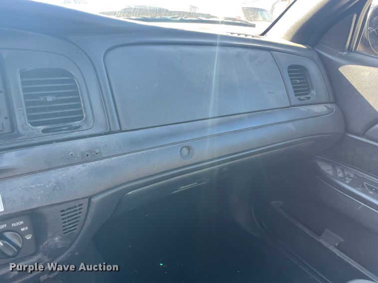 image for item IX9742 2010 Ford Crown Victoria Police Interceptor  Police Interceptor