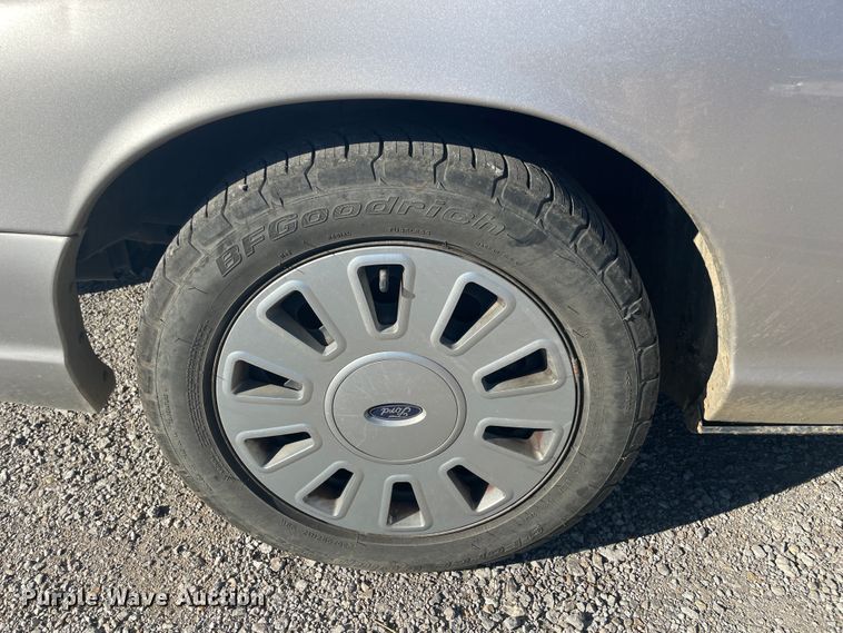 image for item IX9742 2010 Ford Crown Victoria Police Interceptor  Police Interceptor