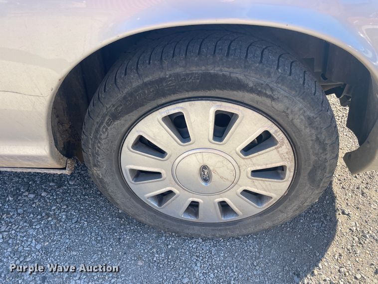 image for item IX9742 2010 Ford Crown Victoria Police Interceptor  Police Interceptor