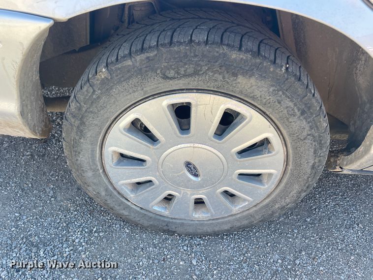 image for item IX9742 2010 Ford Crown Victoria Police Interceptor  Police Interceptor