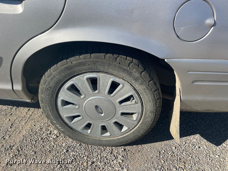 image for item IX9742 2010 Ford Crown Victoria Police Interceptor  Police Interceptor