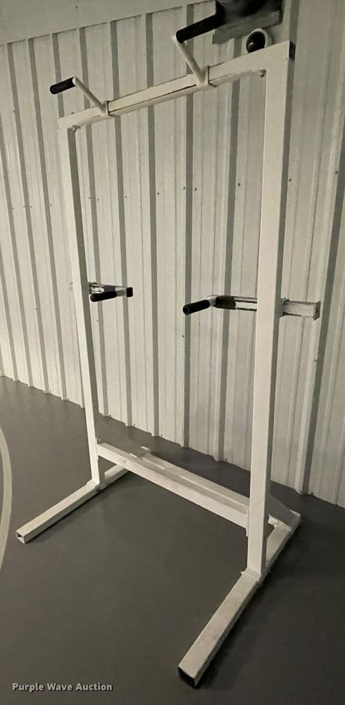 image for item IX9743 Pull up/dip machine