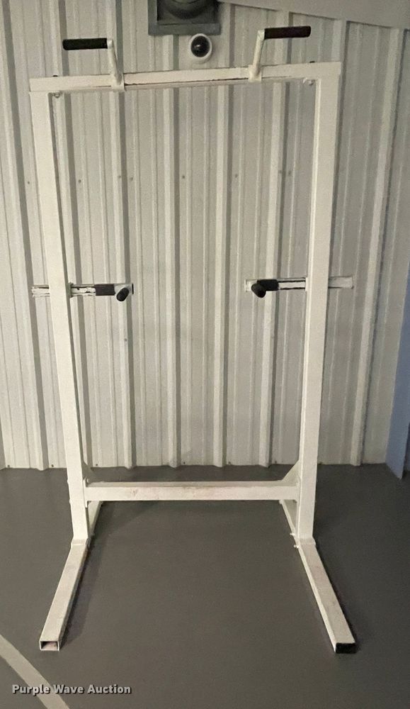 image for item IX9743 Pull up/dip machine