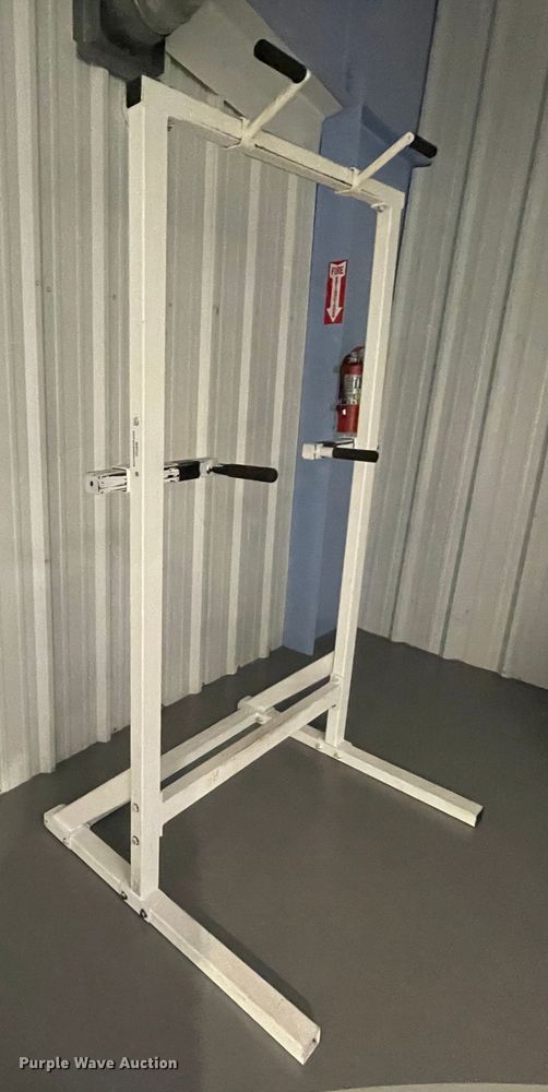 image for item IX9743 Pull up/dip machine