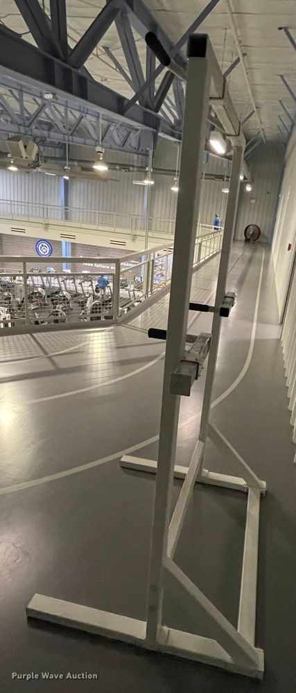 image for item IX9743 Pull up/dip machine