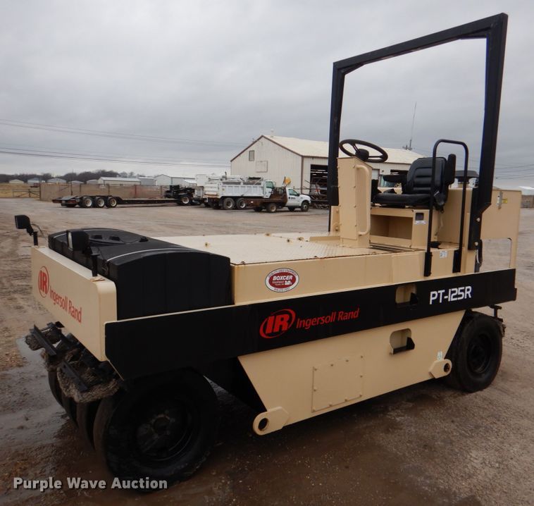 image for item JD9475 2007 Ingersoll Rand PT-125R  pneumatic roller