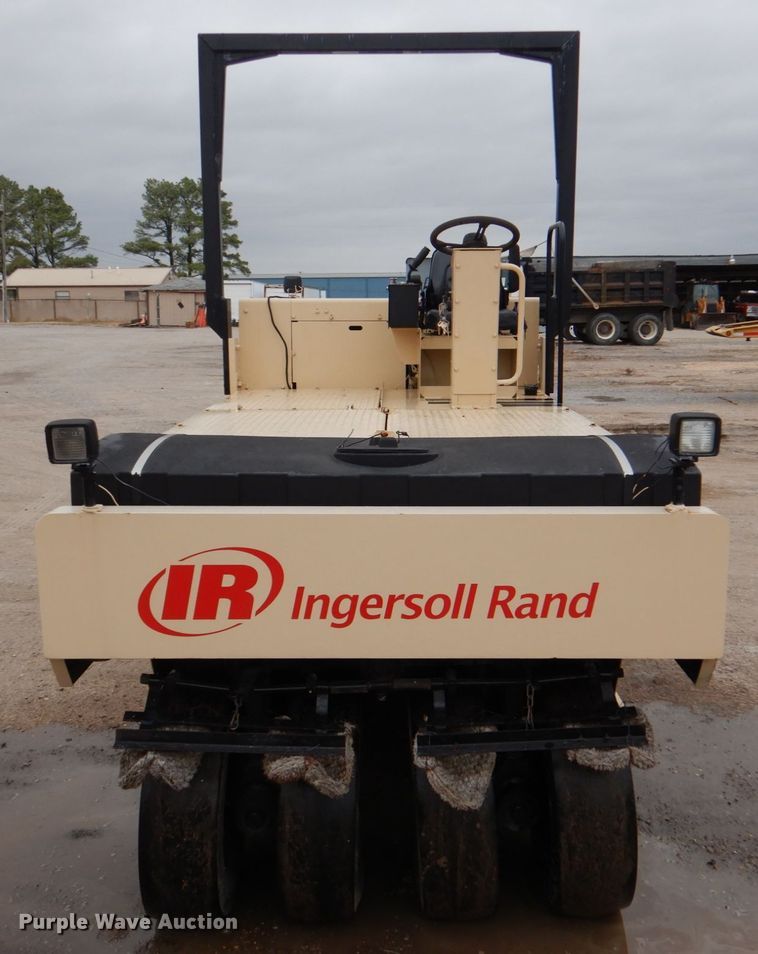 image for item JD9475 2007 Ingersoll Rand PT-125R  pneumatic roller
