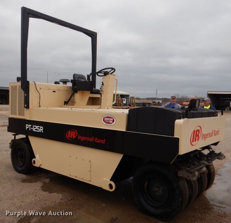image for item JD9475 2007 Ingersoll Rand PT-125R  pneumatic roller