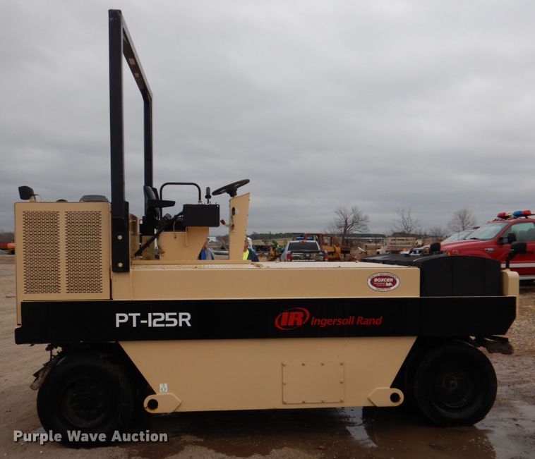 image for item JD9475 2007 Ingersoll Rand PT-125R  pneumatic roller